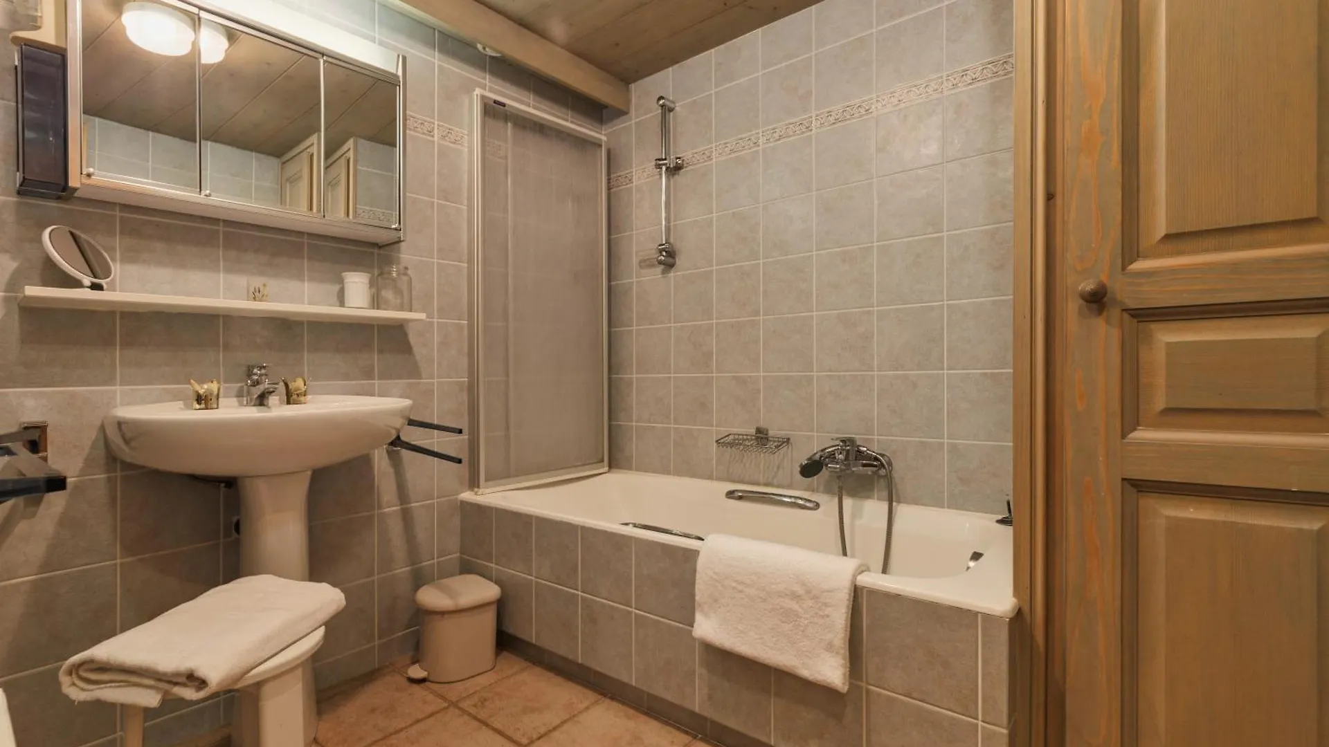 Chalet Du Brevent Ski In - Ski Out - Happy Rentals Chamonix